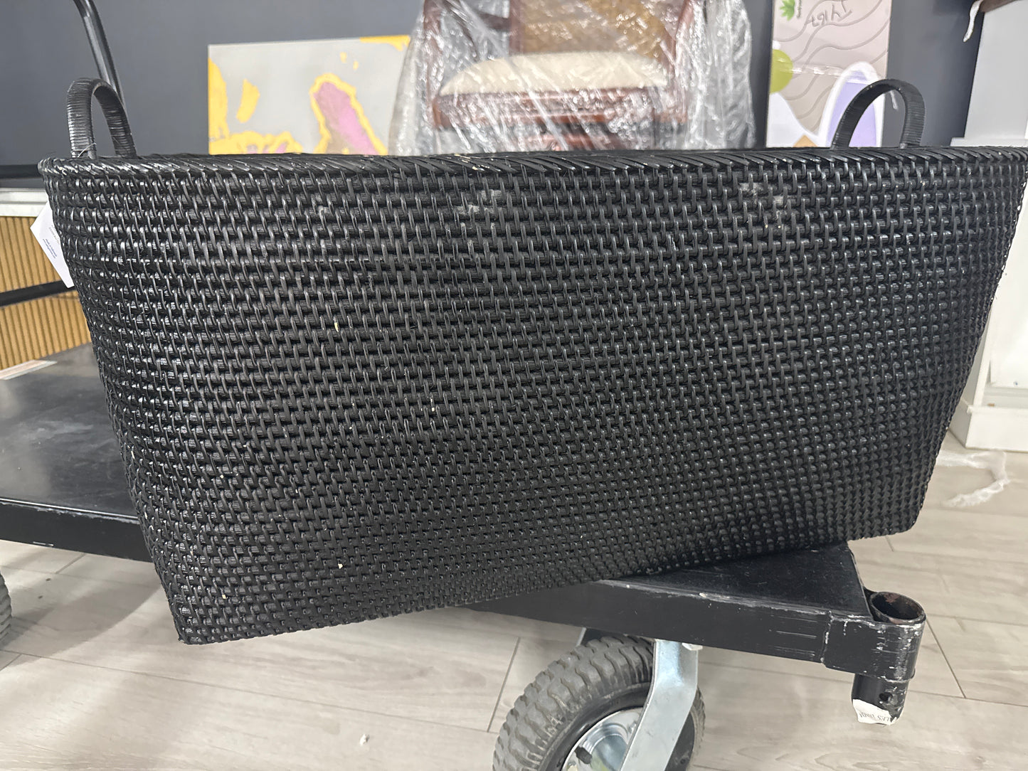 Thelma Rattan Basket black 
H 14 po x l 31 po x P 25 po