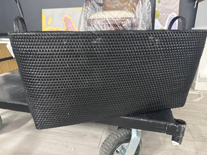 Thelma Rattan Basket black 
H 14 po x l 31 po x P 25 po