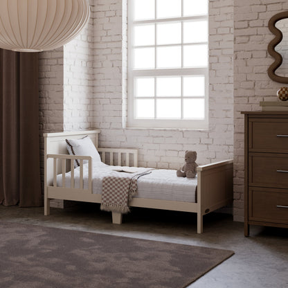 Bailey Toddler Bed with Guardrails (Frosted Oat)