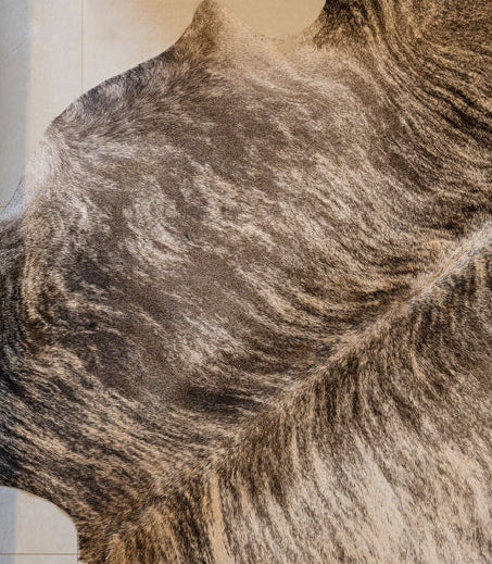 Chesson Handmade Cowhide Dark Brindle Area Rug  (5x7 ft)